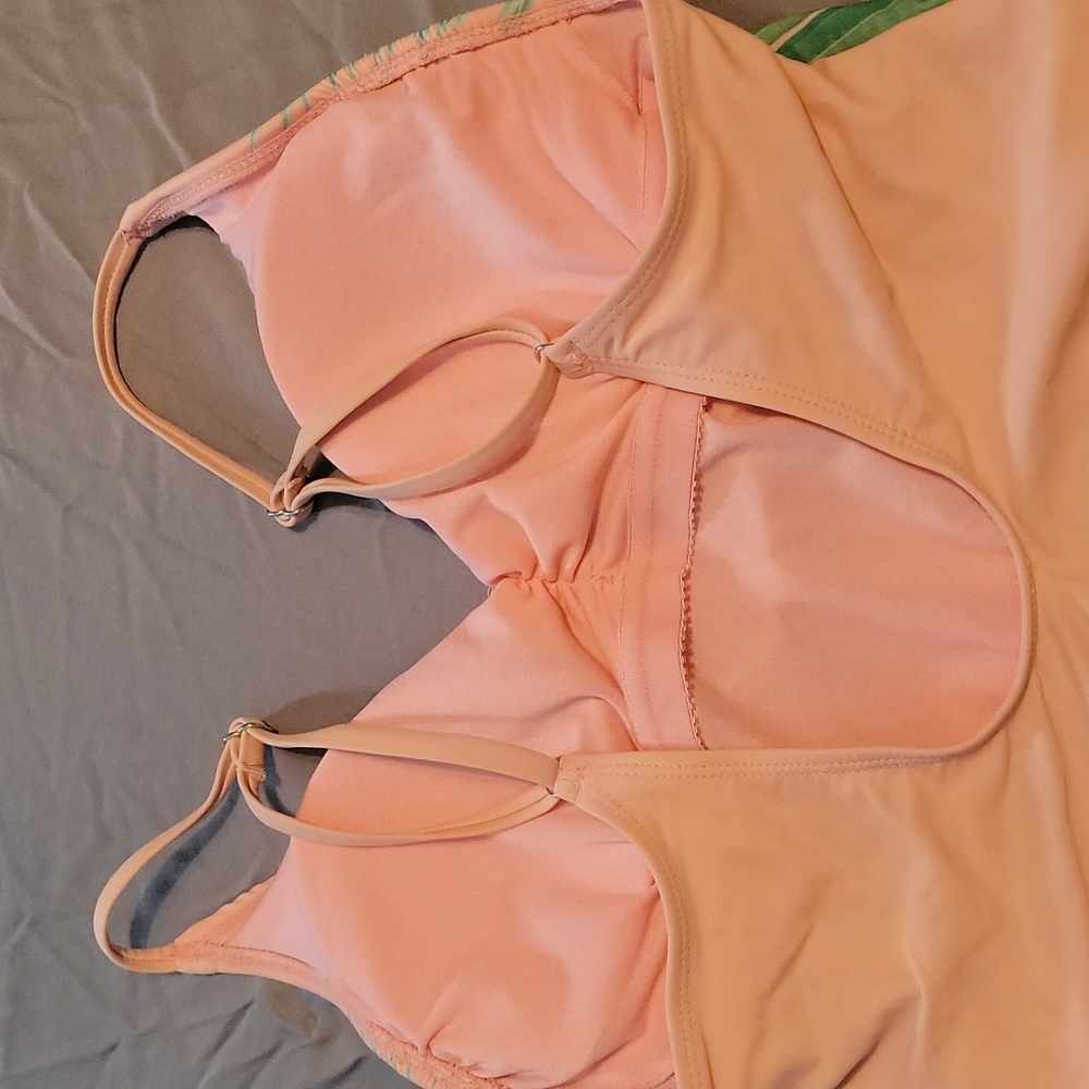 Pink one piece - Picture 3 of 4